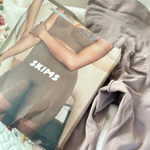New SKIMS Sculpt Short Mid Thigh
